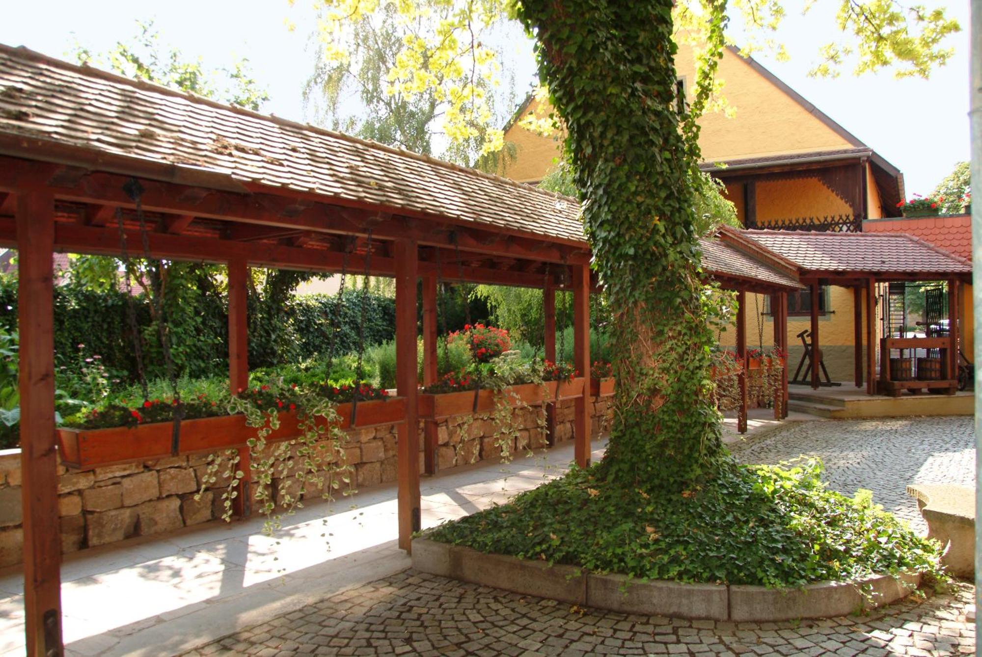 Hotel Leicht Biebelried 外观 照片